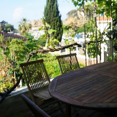 Charming Seaside Ensues-la-Redonne